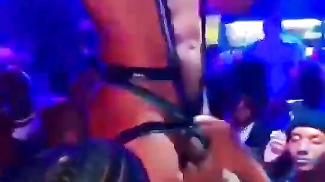 A female fan grabbed his dick on stage - 1 image