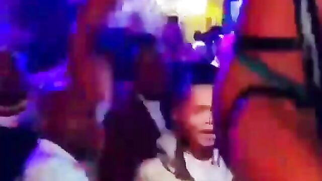 A female fan grabbed his dick on stage - 5 image