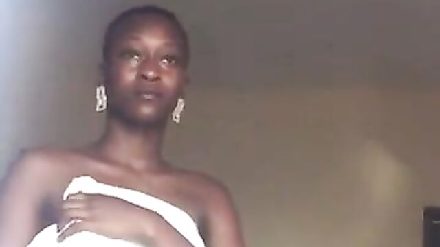 Nude Video Of Poupeemimi With Big Breasts Exposed On Camera - 3 image