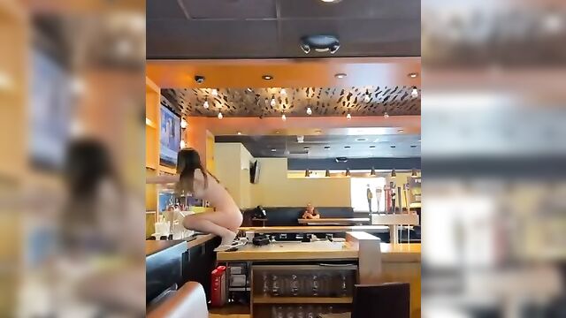 White whore strips naked in public and destroys restaurant in Ocala, Florida, USA - 4 image