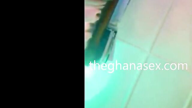 Lucinda Mboma chopping her boyfriend - 4 image