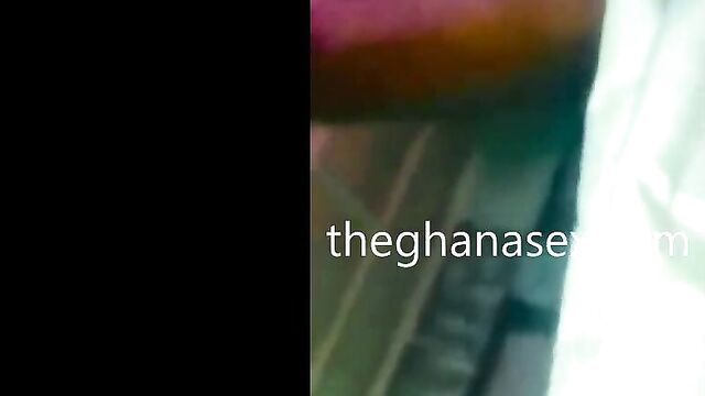 Lucinda Mboma chopping her boyfriend - 5 image