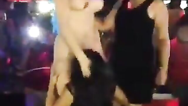Drunk girl sucking a stripper’s pussy and having fun - 4 image