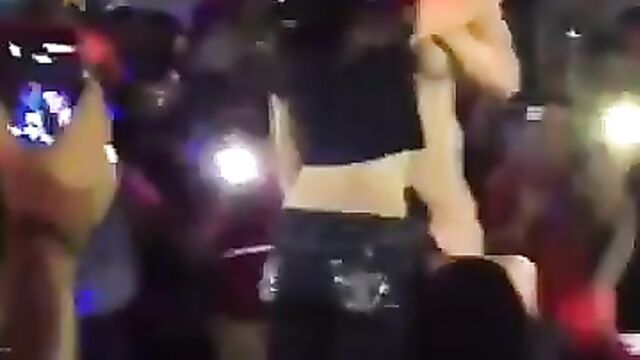 Drunk girl sucking a stripper’s pussy and having fun - 5 image