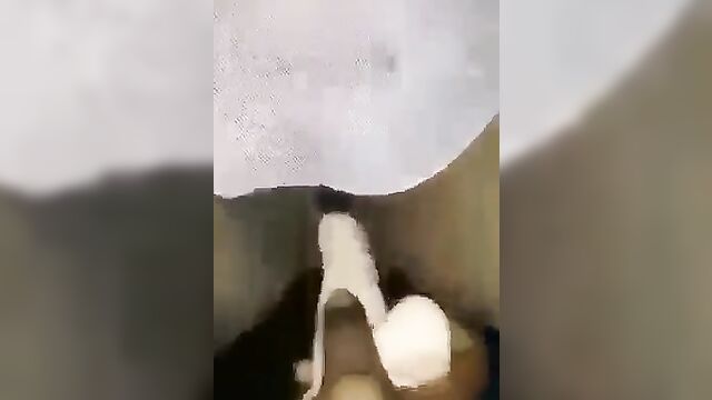 Wild sex party at a Nigerian strippers club - 4 image