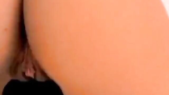 Schoolgirl caught twerking, showing her naked ass and pussy