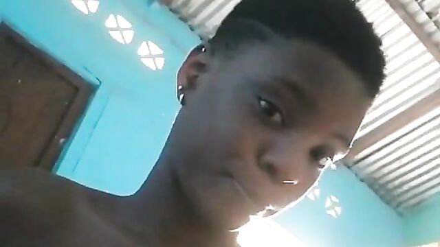 School girl caught showing her breasts to her teacher on TikTok - 5 image