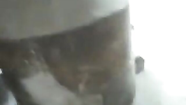 Indian guy caught chopping girlfriend during lunch break - 1 image