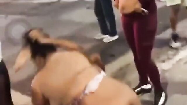 Big Ass exposed as 2 girlfriends get caught fighting in public