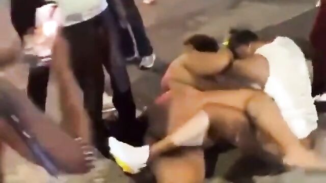 Big Ass exposed as 2 girlfriends get caught fighting in public - 3 image