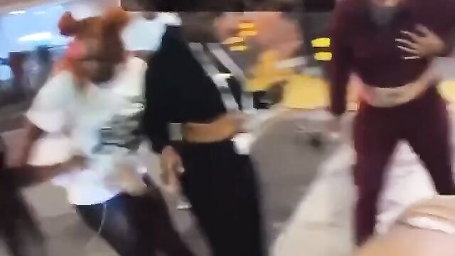 Big Ass exposed as 2 girlfriends get caught fighting in public - 4 image