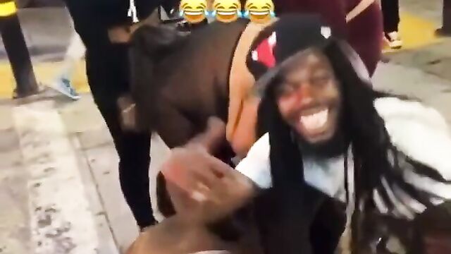 Big Ass exposed as 2 girlfriends get caught fighting in public - 5 image