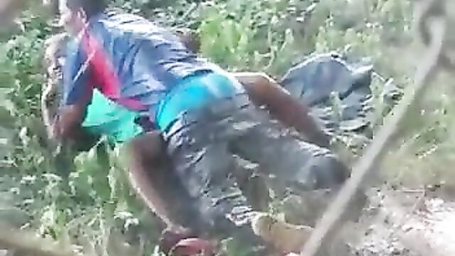 Couple bonking in public get a shower! - 4 image