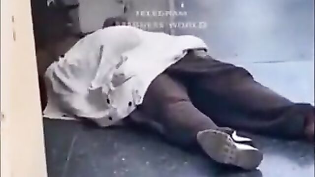Homeless man caught masturbating on LA streets in public - 3 image