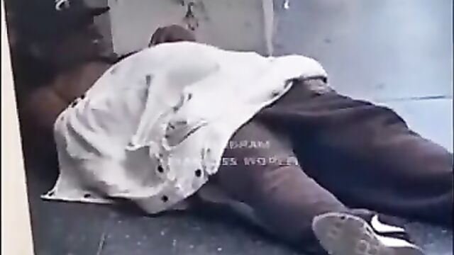 Homeless man caught masturbating on LA streets in public - 4 image