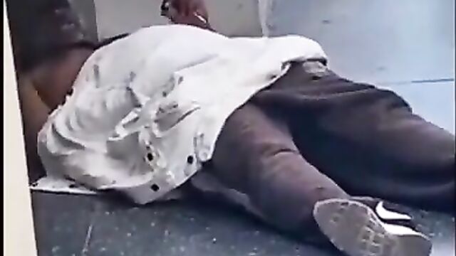 Homeless man caught masturbating on LA streets in public - 5 image
