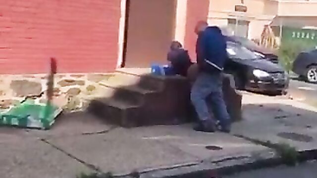 Alleged drug addicts bonking in public - 5 image