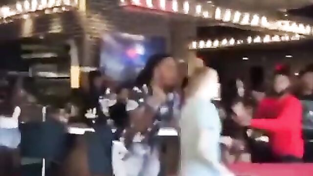 Lady with big ass caught fighting in public - 5 image