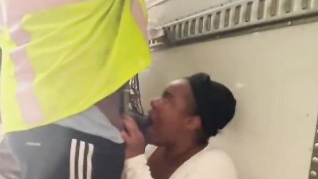 Delivery man caught having sex with customer - 1 image