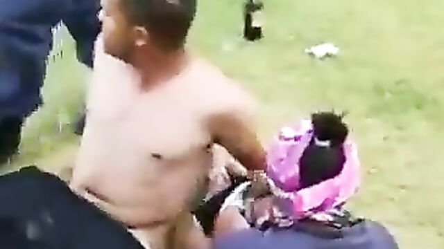 Busted! Mzansi couple having sex at a park caught by Police - 5 image