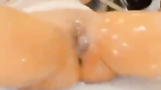 Nigerian stripper showing her wet pussy to big boys in public for dollars - 1 image