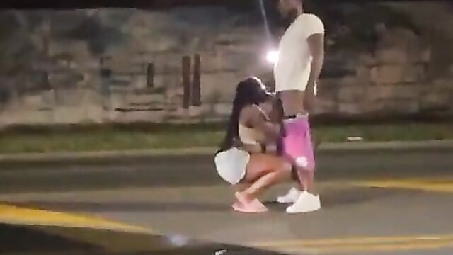 Oral Sex On The Road In Newark, USA - 1 image