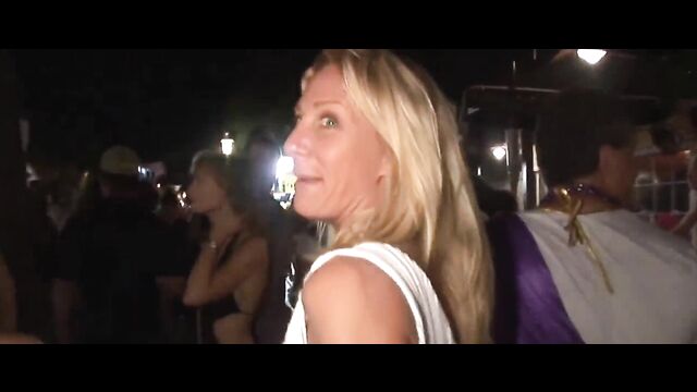 Big Girl Showing Big Boobs & Pussy In Public - 5 image