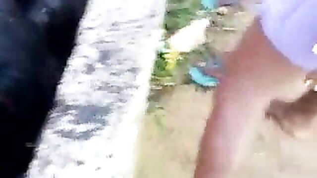 Women caught fighting in dirty gutter - 4 image