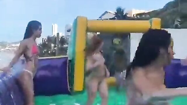 Best naked game to play in public - 1 image