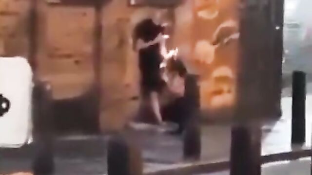 UK: Couple Caught Having Oral Sex On Liverpool Street - 3 image