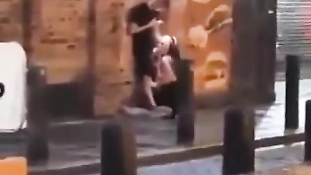 UK: Couple Caught Having Oral Sex On Liverpool Street - 4 image
