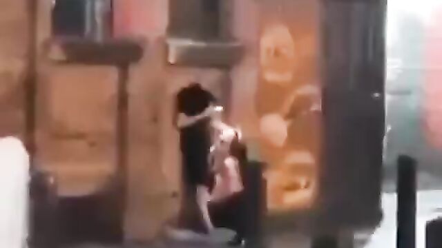 UK: Couple Caught Having Oral Sex On Liverpool Street - 5 image