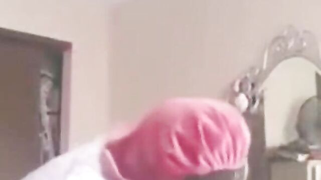 Her sister almost caught her giving blow job - 1 image