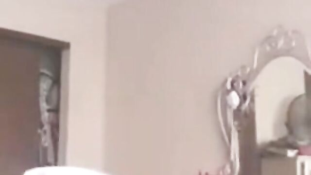 Her sister almost caught her giving blow job - 3 image