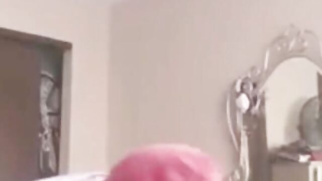 Her sister almost caught her giving blow job - 4 image