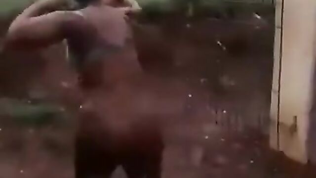 Breasts pop out as husband and wife fight in public - 3 image