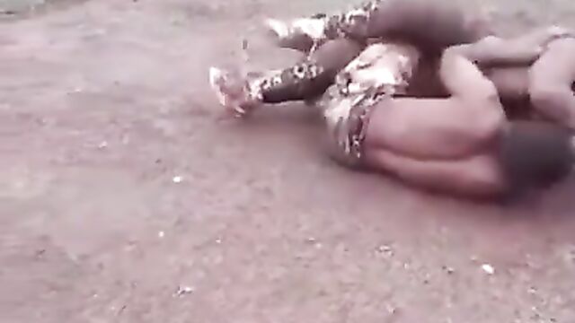 Breasts pop out as husband and wife fight in public - 5 image