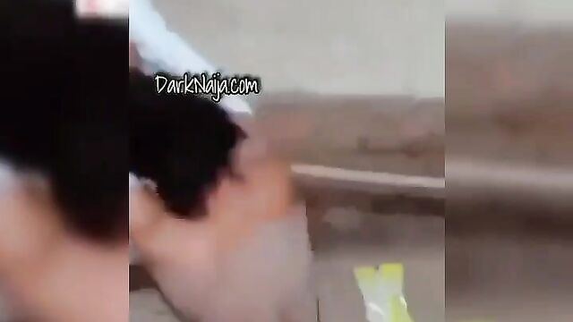 Boobs pop out as guy’s main chick fights sidechick - 4 image