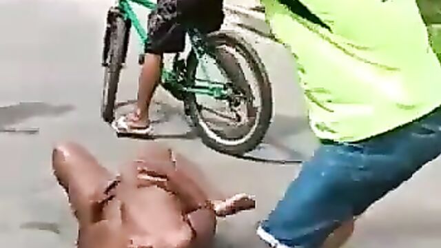 Woman Caught Cheating Stripped Naked And Beaten In Venezuela - 4 image