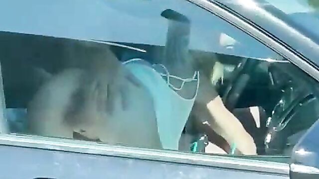 Couple caught having sex while driving in a car - 3 image
