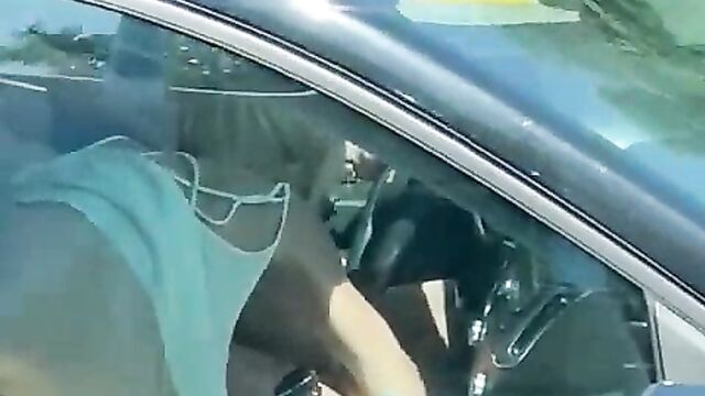 Couple caught having sex while driving in a car - 4 image