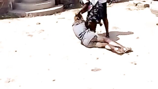 Woman beats sidechick and exposes her ass in public for allegedly cheating with her husband - 1 image