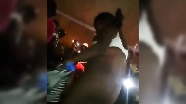 Ebony whore showing naked ass and pussy while dancing in a South African club - 3 image