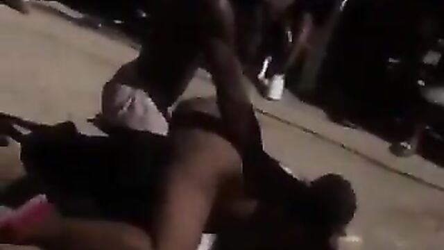 Wild party sex in public at a Kingston club - 5 image