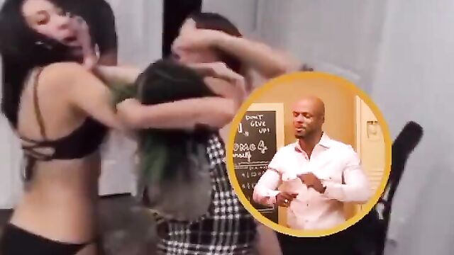 Boobs out as 2 strippers fight in public - 3 image