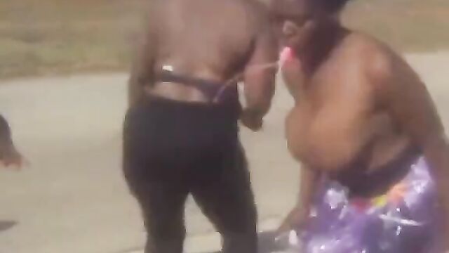 African women dancing with naked breasts - 3 image