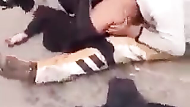 Dude caught eating pussy on the street in broad daylight - 5 image