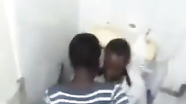 Ghanaian University Students Caught Having Sex In The Toilet - 1 image