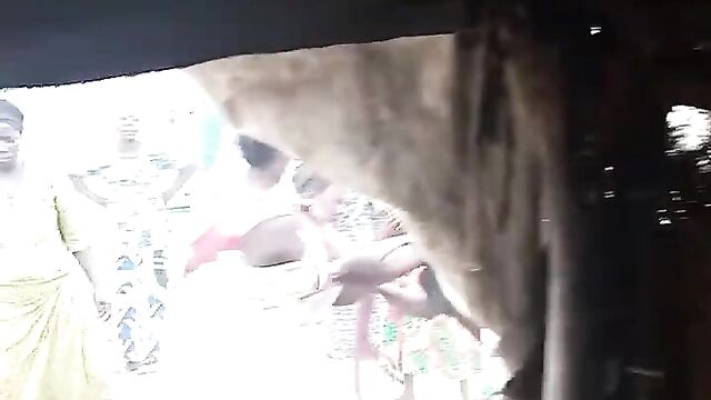 Breasts pop out as 2 African women fight in public over a man - 4 image