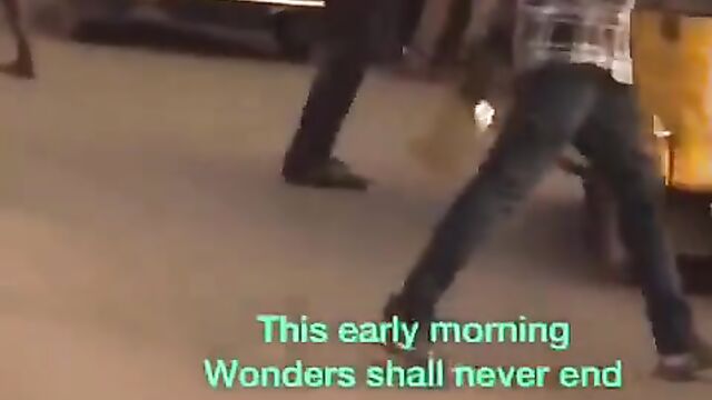 Girl strips naked and runs mad in public, obstructing traffic in Enugu, Nigeria - 1 image